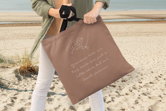 MuchoWow® Schoudertas - Strandtas - Big Shopper - Boodschappentas - Quotes - Spreuken - 'Grandmas hold our tiny hands for just a little while but our hearts forever' - 45x45 cm - Katoenen tas