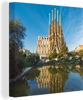 Canvas Schilderij Sagrada Familia op een middag in Barcelona - 50x50 cm - Wanddecoratie