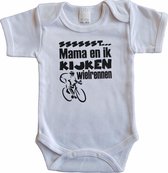 Witte romper met "Sssssst... Mama en ik kijken wielrennen" - maat 80 - moederdag, cadeautje, kraamcadeau, grappig, geschenk, baby, tekst, fietsen, tour