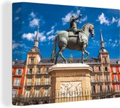 Canvas Schilderij Standbeeld Felipe de derde voor de Plaza Mayor in Madrid - 40x30 cm - Wanddecoratie