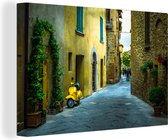 Canvas Schilderij Straten met traditionele huizen in Toscaanse stad San Gimignano in Italië - 30x20 cm - Wanddecoratie