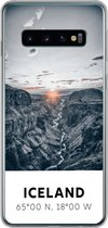 Geschikt voor Samsung Galaxy S10 hoesje - IJsland - Zon - Bergen - Siliconen Telefoonhoesje