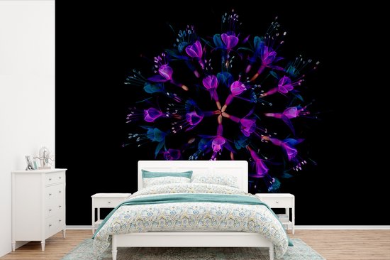 Papier peint Papier peint photo en vinyle - Fleurs violettes sur fond noir largeur 330 cm x hauteur 220 cm - Tirage photo sur papier peint (disponible en 7 tailles)