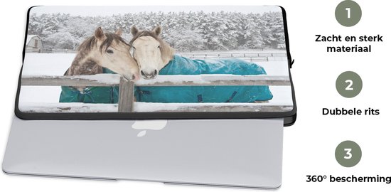 Housse ordinateur 13 pouces 34x24 cm - Paarden - Housse Macbook & Laptop Paarden in a snowstorm - Housse ordinateur portable avec photo