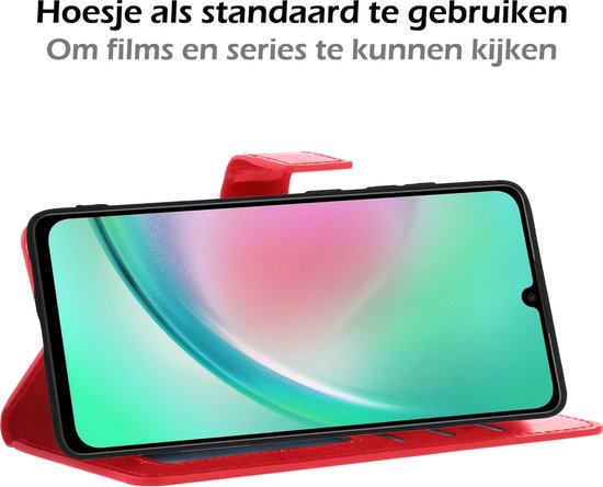 Rode bookcase met telefoon in stand-modus om films te kijken.