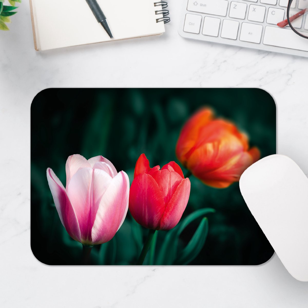 Muismat - Roze, Rode en Oranje Tulp - 25x18 cm - 2 mm Dik - Muismat van Vinyl