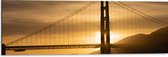 Dibond - Zonsondergang achter Hangbrug Golden Gate Bridge - 90x30 cm Foto op Aluminium (Met Ophangsysteem)