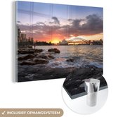 MuchoWow® Glasschilderij 30x20 cm - Schilderij acrylglas - Vurige zonsondergang achter Sydney in Australië - Foto op glas - Schilderijen