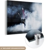 MuchoWow® Glasschilderij 80x60 cm - Schilderij acrylglas - Moderne danser in de rook - Foto op glas - Schilderijen