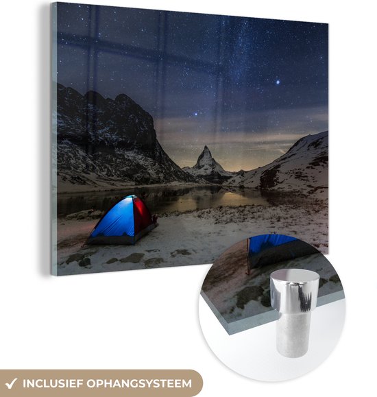 MuchoWow® Glasschilderij 80x60 cm - Schilderij acrylglas - Alpen - Sterrenhemel - Tent - Foto op glas - Schilderijen