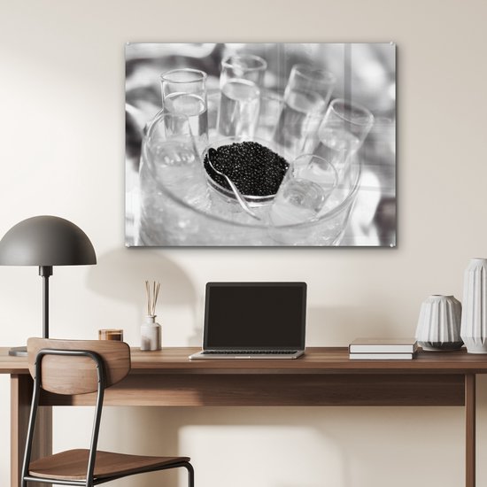 MuchoWow® Glasschilderij 80x60 cm - Schilderij acrylglas - Glazen wodka met kaviaar - Foto op glas - Schilderijen - MuchoWow