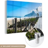 MuchoWow® Glasschilderij 180x120 cm - Schilderij acrylglas - Zicht op het strand van Ipanema in Zuid-Amerika tijdens een zonnige dag - Foto op glas - Schilderijen