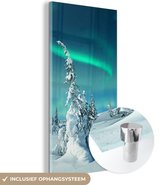 MuchoWow® Glasschilderij 60x120 cm - Schilderij acrylglas - Noorderlicht - Sneeuw - Landschap - Winter - Den - Foto op glas - Schilderijen