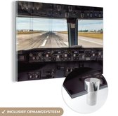 MuchoWow® Glasschilderij 30x20 cm - Schilderij acrylglas - Cockpit van vliegtuig op renbaan - Foto op glas - Schilderijen