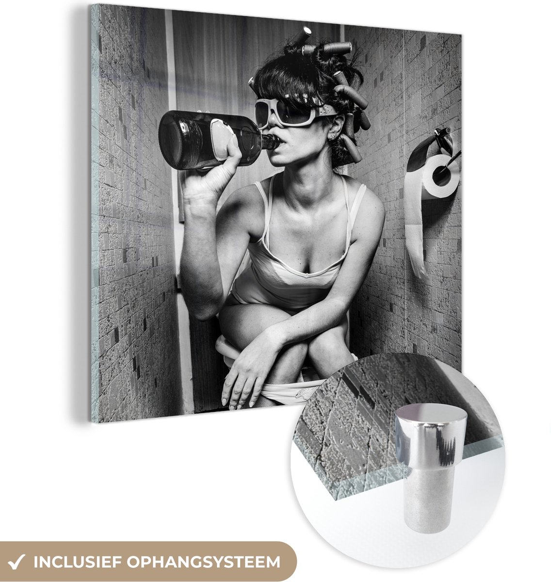 MuchoWow® Glasschilderij 50x50 cm - Schilderij acrylglas - Vrouw - Toilet - Zwart - Wit -