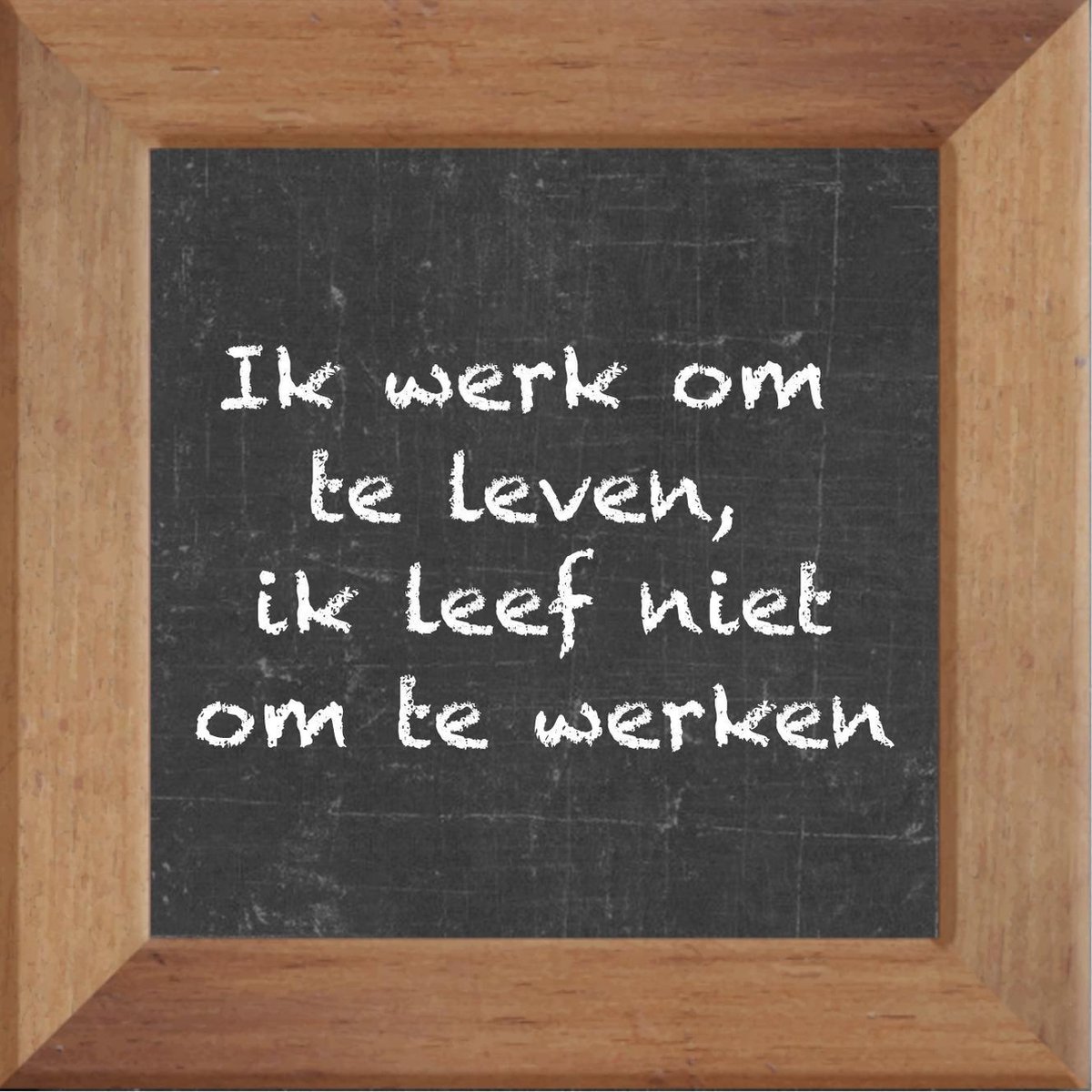 Wijsheden op krijtbord tegel over Werk met spreuk Ik werk om te leven ik leef niet om...
