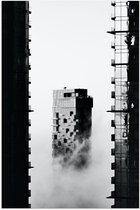 Poster – Laag Hangende Mist tussen Gebouwen - 40x60cm Foto op Posterpapier