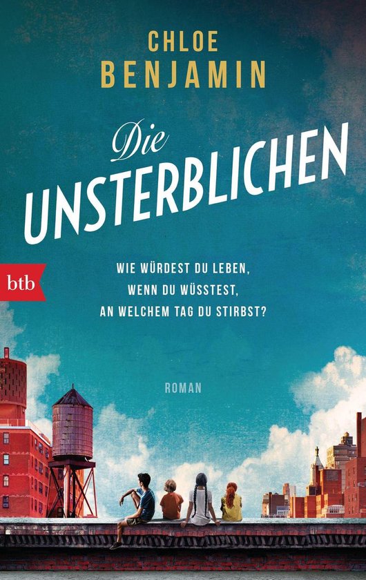 Boekomslag "Die Unsterblichen" van Chloe Benjamin, met vier kinderen op een dak met een stad op de achtergrond.