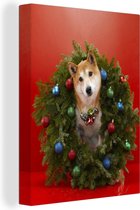 Canvas Schilderij Shiba hond met een kerstkrans - 90x120 cm - Wanddecoratie