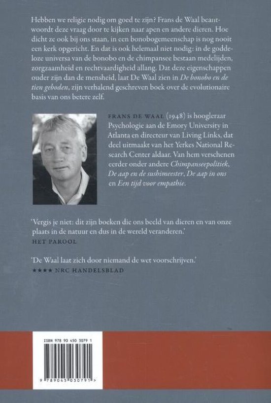 Achterkant van een boek met een portret van Frans de Waal, tekst over zijn werk en recensies.