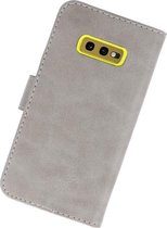 Hoesje Geschikt voor de Samsung Galaxy S10e - Kaarthouder Book Case Telefoonhoesje - Grijs