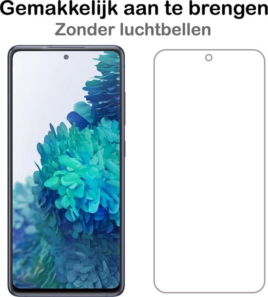 Gemakkelijk aan te brengen screenprotector zonder luchtbellen, op een smartphone met groenblauwe achtergrond.