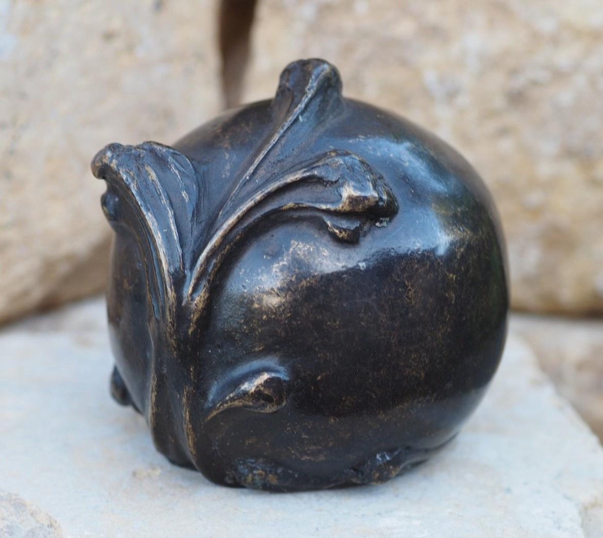 Decoratief Beeld - Bronzen Beelden: Urne Met Golf - Kunststof - Bronzart - Multicolor - 6 X 7 Cm