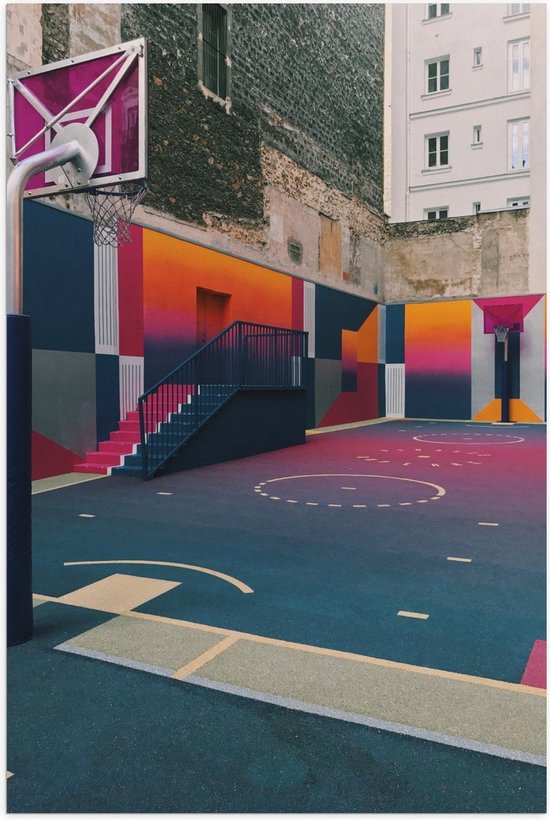 Poster – Mooi Basketbal Veldje tussen Gebouwen - 40x60cm Foto op Posterpapier