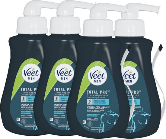Vier donkere flessen Veet Men ontharingscrème met witte pompjes, met het Veet logo en de tekst 'Total P' en 'Men'.