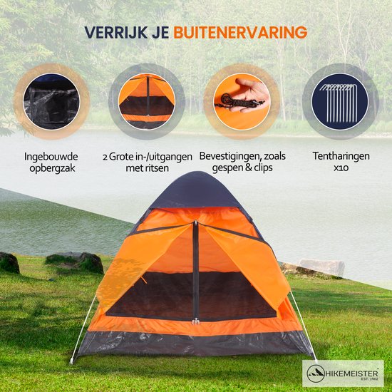 Opgezette oranje en donkerblauwe tent met twee ingangen en ventilatie op een camping aan het water.