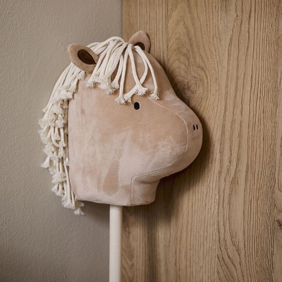 Petite Amélie Hobby Horse Arthur - Galoppeer op een Stokpaard door Magische werelden - Montessori Speelgoed, stimuleer motorische vaardigdheden & Creativiteit - Van Duurzaam Hout - Veilige keuze door EN 71 certificaat - H.63 cm