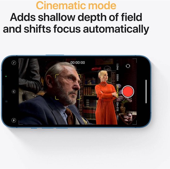 Weergave van de cinematische modus op een blauwe iPhone, met focus op twee personen.