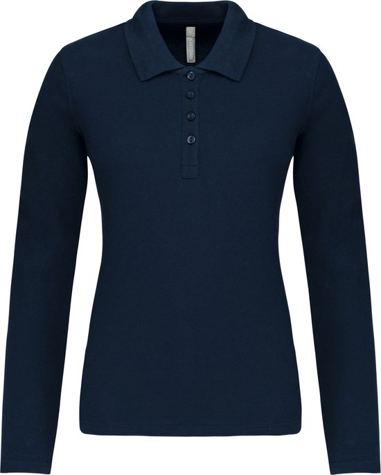 Marineblauwe poloshirt met lange mouwen, de knoopsluiting is zichtbaar.