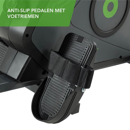 Detail van anti-slip pedalen met voetriemen op een roeitrainer.