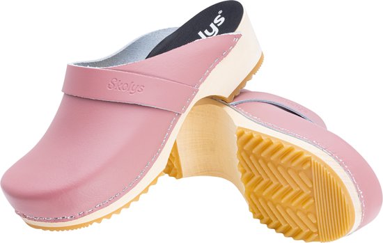 Pastelroze Skolys klompen met houten zool en rubberen zool. De klomp heeft een leren bandje.
