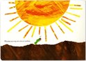 Een rode en groene rups klimt onder een felgele, oranje zon door.