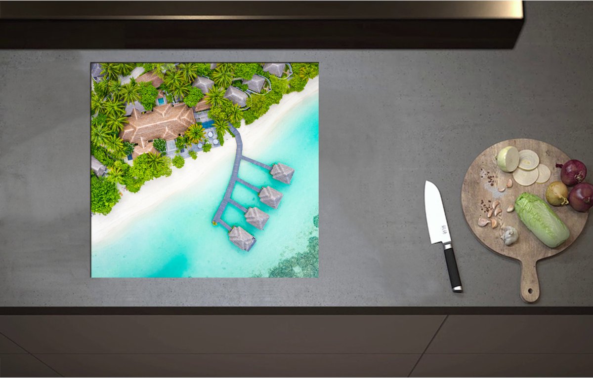 Inductieplaat Beschermer - Bovenaanzicht van Resort met Klassieke Hutjes van de Maledieven - 58x55 cm - 2 mm Dik - Inductie Beschermer - Bescherming Inductiekookplaat - Kookplaat Beschermer van Wit Vinyl