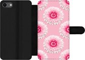 Bookcase Geschikt voor iPhone 7 telefoonhoesje - Meiden - Bloem - Roze - Patronen - Girl - Kids - Kinderen - Met vakjes - Wallet case met magneetsluiting