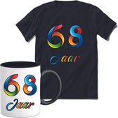 68 Jaar Vrolijke Verjaadag T-shirt met mok giftset Zwart | Verjaardag cadeau pakket set | Grappig feest shirt Heren – Dames – Unisex kleding | Koffie en thee mok | Maat M