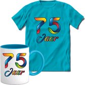 75 Jaar Vrolijke Verjaadag T-shirt met mok giftset Blauw | Verjaardag cadeau pakket set | Grappig feest shirt Heren – Dames – Unisex kleding | Koffie en thee mok | Maat S