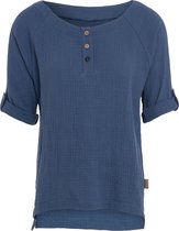 Knit Factory Nena Top - Shirt voor het voorjaar en de zomer - Dames Top - Dames shirt - Zomertop - Zomershirt - Ruime pasvorm - Duurzaam & milieuvriendelijk - Opgerolde mouw - Jeans - Donkerblauw - S - 100% Biologisch katoen