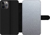 Bookcase Geschikt voor iPhone 11 Pro Max telefoonhoesje - Metaal print - Aluminium - Stippen - Met vakjes - Wallet case met magneetsluiting