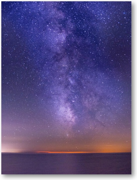 Adembenemende foto van de zee onder een donker paarse sterrenhemel - 30x40 Dibond voor Binnen én Buiten - Besteposter - Sterren