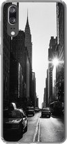 Geschikt voor Huawei P20 hoesje - Een rustige straat in New York in zwart-wit - Siliconen Telefoonhoesje