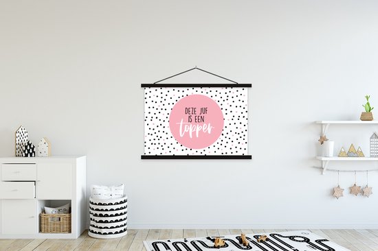 Posterhanger incl. Poster 120x80 cm - Schoolplaat - Juf bedankt - Roze - Leerkracht - Quote - Deze juf is een topper - Spreuken - Textielposter - Zwarte latten