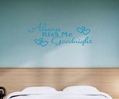 Stickerheld - Muursticker Always kiss me goodnight - Slaapkamer - Liefde - decoratie - Engelse Teksten - Mat Middenblauw - 41.3x110.6cm