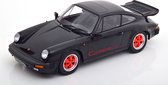 Het 1:18 Diecast model van de Porsche 911 Carrera 3.2 Clubsport van 1989 in zwart en rood. De fabrikant van het schaalmodel is KK Scale.This model is alleen online beschikbaar.