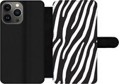 Bookcase Geschikt voor iPhone 13 Pro Max telefoonhoesje - Dieren - Zebraprint - Zwart - Met vakjes - Wallet case met magneetsluiting