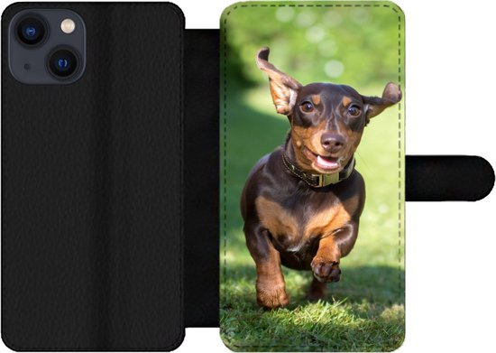Bookcase Adaptée à la coque de téléphone iPhone 13 - Un Teckel sprintant - Avec compartiments - Étui portefeuille avec fermeture magnétique
