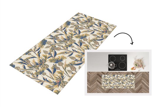 Tapis de cuisine avec fond beige et motif de fleurs et feuilles bleues et jaunes. Posé sur un parquet.